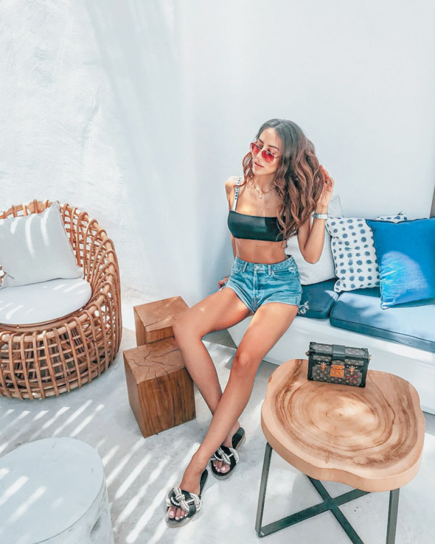 Μύκονος: Πληρώνουν με likes τις διακοπές  