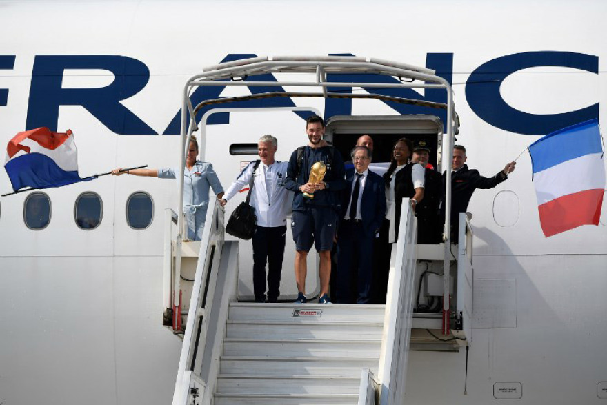 Στις «φλόγες» το Παρίσι! Η Γαλλία υποδέχθηκε τους παγκόσμιους πρωταθλητές