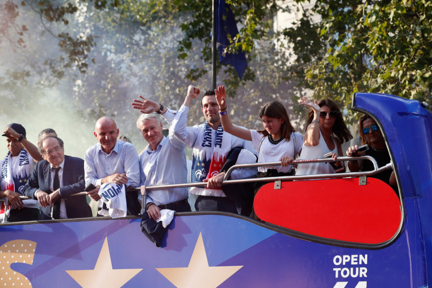 Στις «φλόγες» το Παρίσι! Η Γαλλία υποδέχθηκε τους παγκόσμιους πρωταθλητές