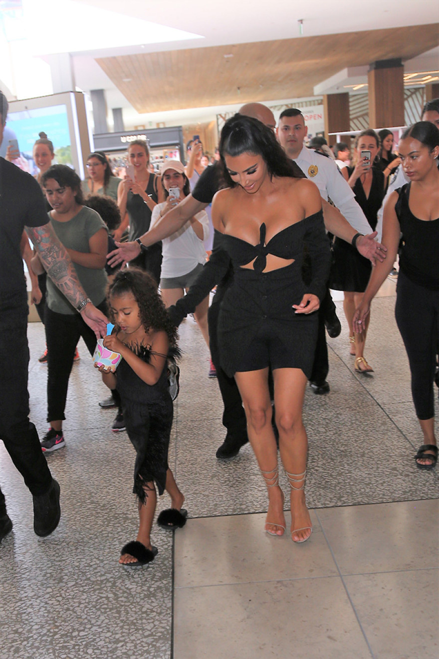 Kim Kardashian: Η εμφάνιση με την κόρη της που προκάλεσε κοσμοσυρροή 