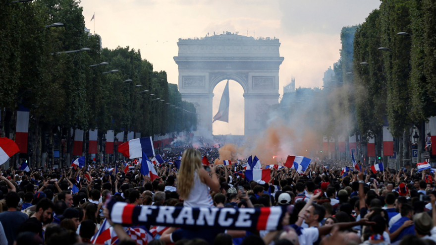 Εθνική Γαλλίας: Υποδοχή ηρώων στο Παρίσι για τους παγκόσμιους πρωταθλητές!  