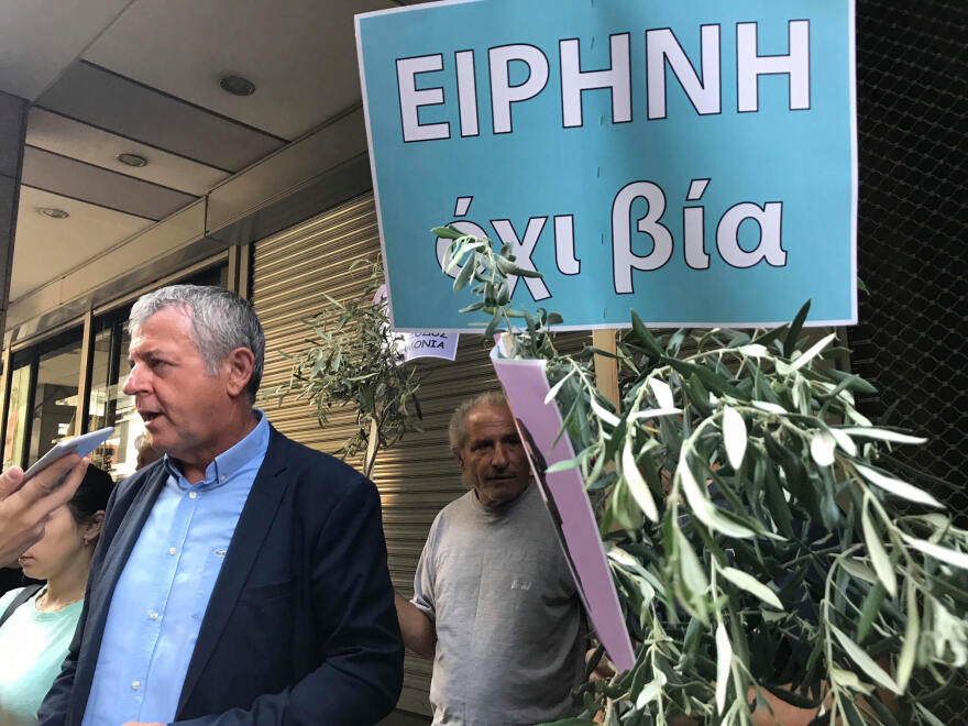 Ένταση και χημικά στη συγκέντρωση της ΠΟΕΔΗΝ έξω από το υπουργείο Οικονομικών