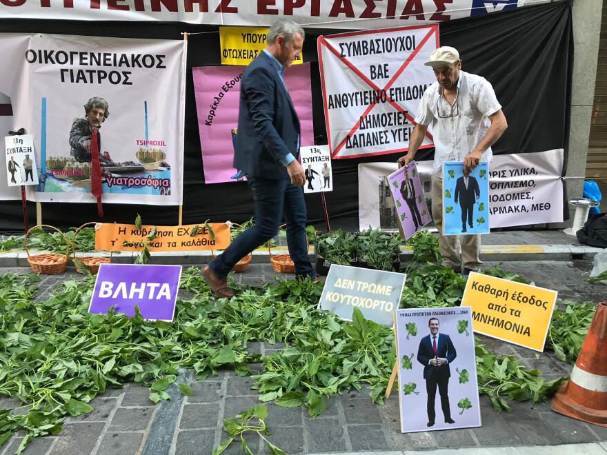 Ένταση και χημικά στη συγκέντρωση της ΠΟΕΔΗΝ έξω από το υπουργείο Οικονομικών