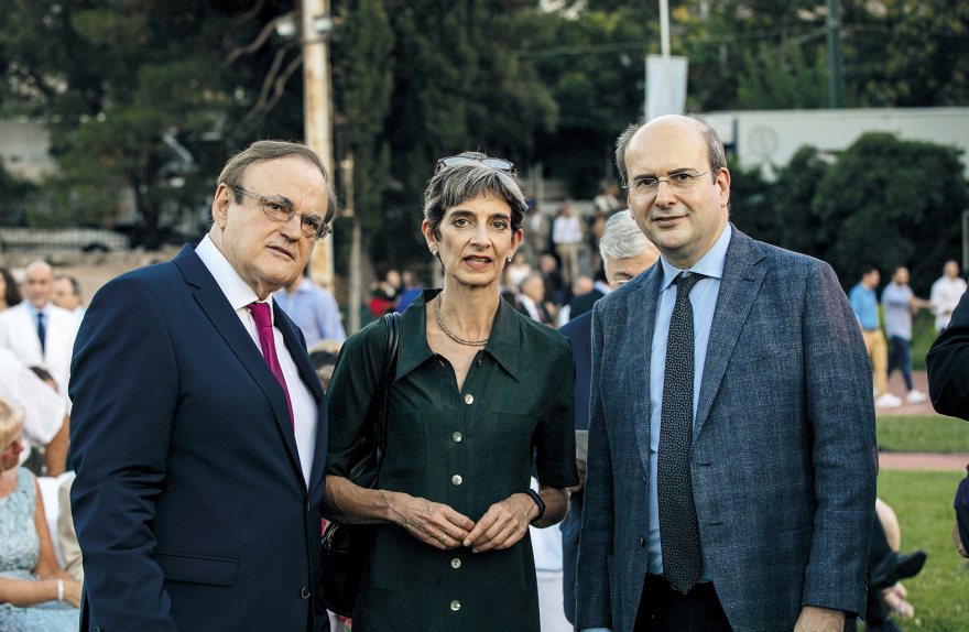 New York College Educational Group: Μεγαλοπρεπείς Αποφοιτήσεις με Διεθνές Αποτύπωμα