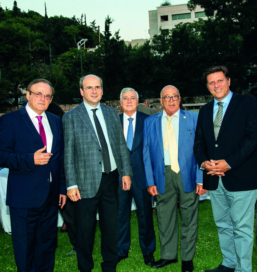 New York College Educational Group: Μεγαλοπρεπείς Αποφοιτήσεις με Διεθνές Αποτύπωμα