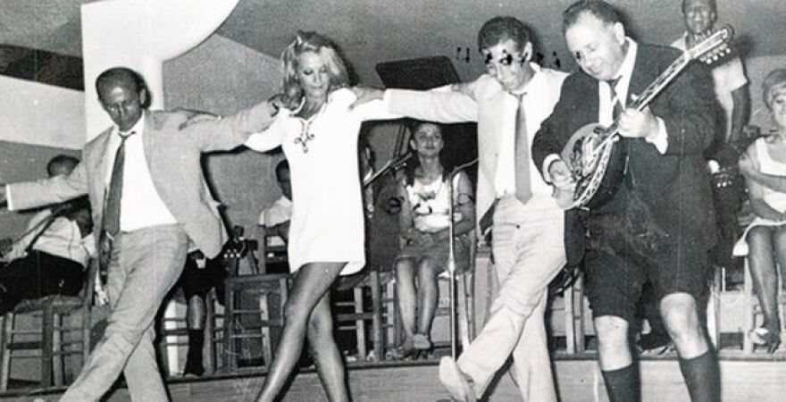 Πέθανε ο χορευτής που έμαθε συρτάκι στον Άντονι Κουίν