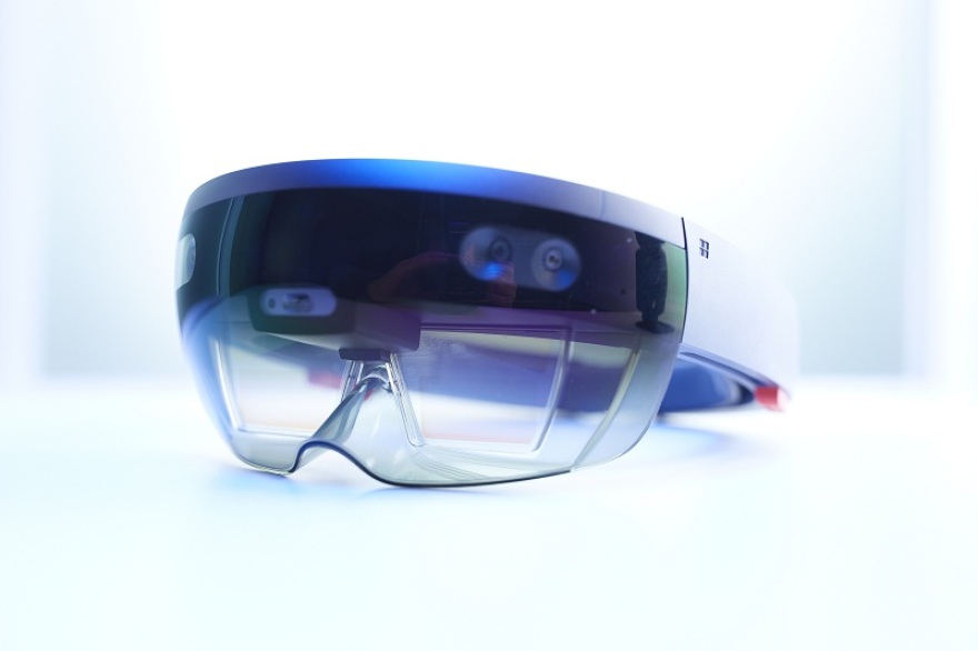 «Το τηλέφωνο είναι το παρόν, το μέλλον ανήκει στα ολογράμματα» λέει ο guru της Microsoft