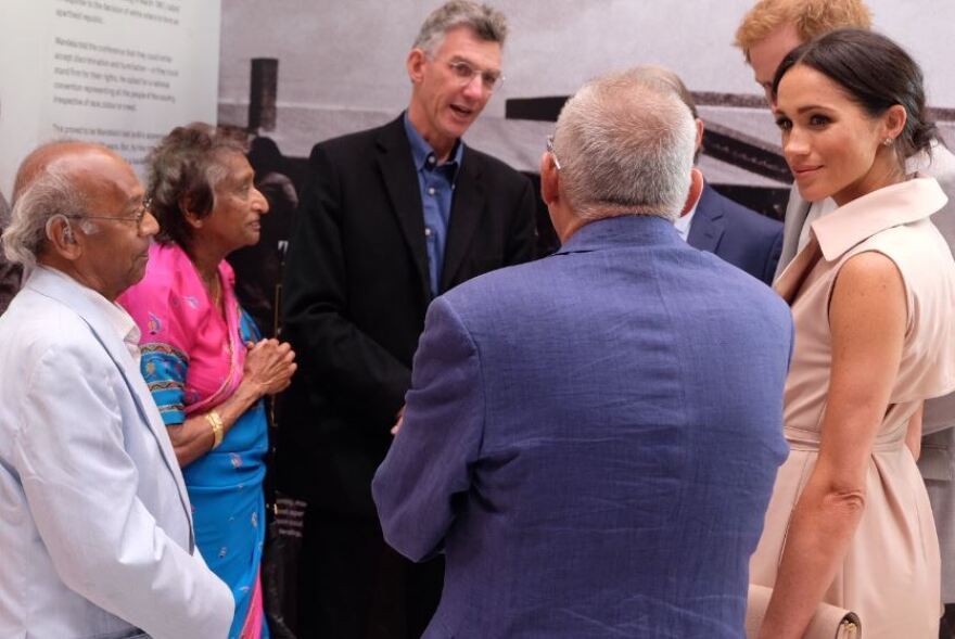 Πρίγκιπας Χάρι - Μέγκαν Μαρκλ: Τίμησαν τον Νέλσον Μαντέλα σε έκθεση στη μνήμη του