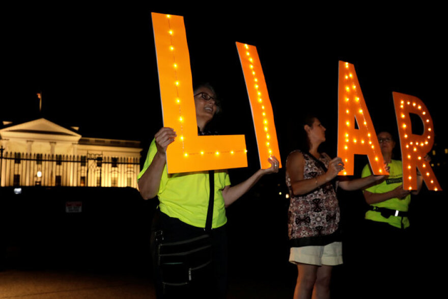 Σκληρό «ροκ» στις ΗΠΑ: Για εσχάτη προδοσία κατηγορούν τον Τραμπ