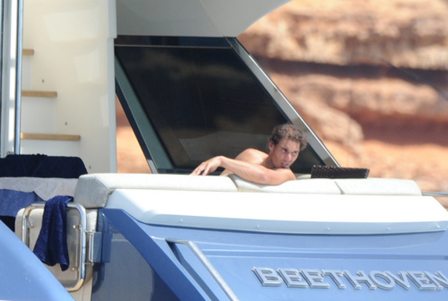 Με ανδρική παρέα στην Ίμπιζα ο Ράφαελ Ναδάλ