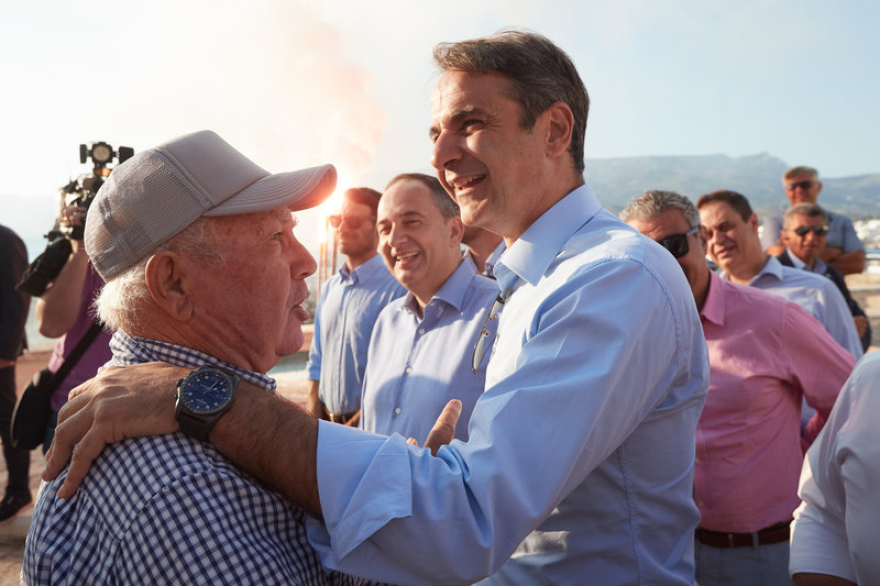 Υποδοχή με μαντινάδες για τον Κυριάκο Μητσοτάκη στην Κρήτη: Είσαι ο αυριανός πρωθυπουργός χωρίς αμφιβολία