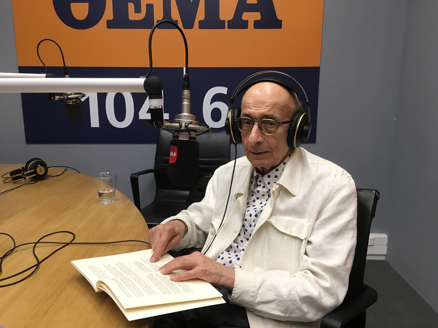 Πανελλήνια θλίψη για την απώλεια του Μάνου Ελευθερίου - Η τελευταία του «εξομολόγηση» στο ΘΕΜΑ 104,6