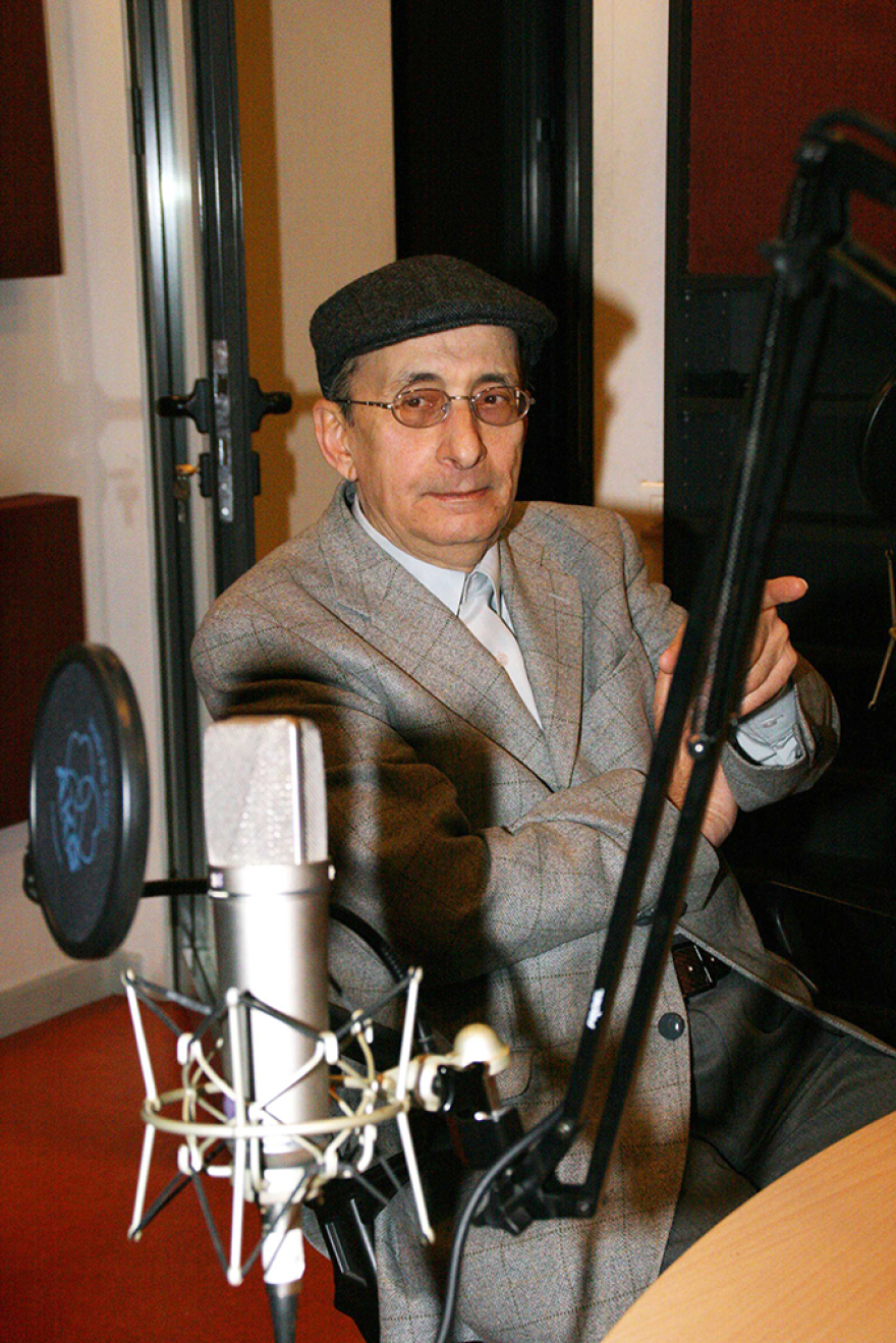 Πανελλήνια θλίψη για την απώλεια του Μάνου Ελευθερίου - Η τελευταία του «εξομολόγηση» στο ΘΕΜΑ 104,6