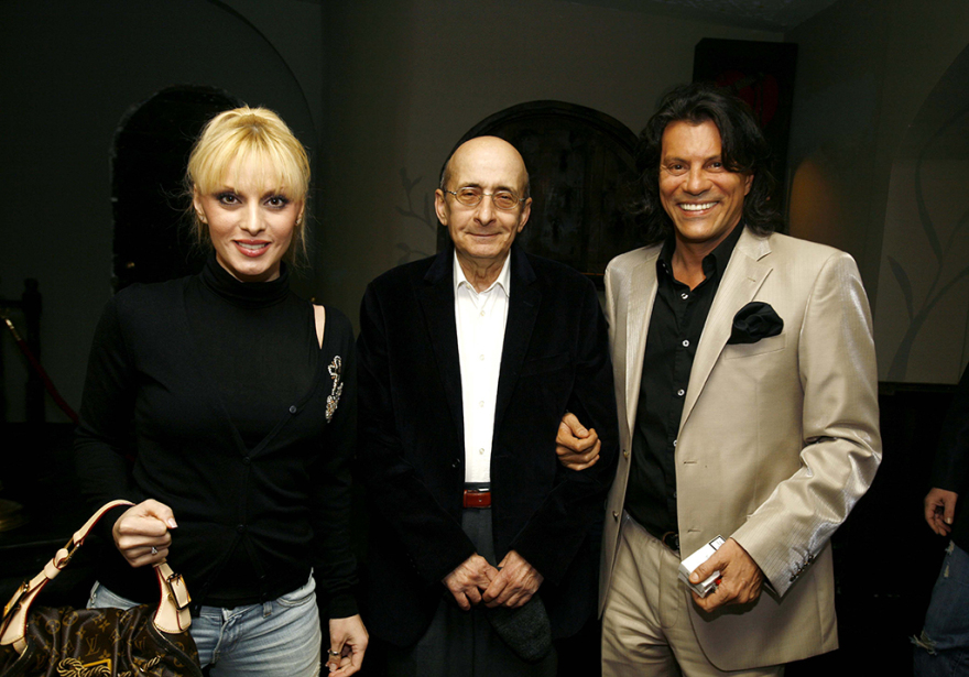 Πανελλήνια θλίψη για την απώλεια του Μάνου Ελευθερίου - Η τελευταία του «εξομολόγηση» στο ΘΕΜΑ 104,6