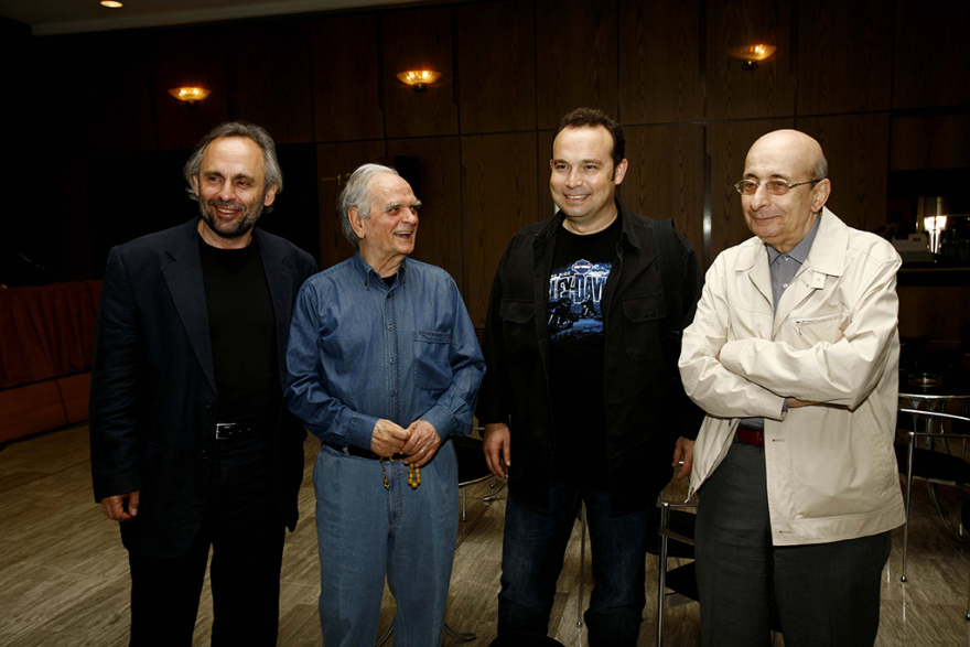 Πανελλήνια θλίψη για την απώλεια του Μάνου Ελευθερίου - Η τελευταία του «εξομολόγηση» στο ΘΕΜΑ 104,6