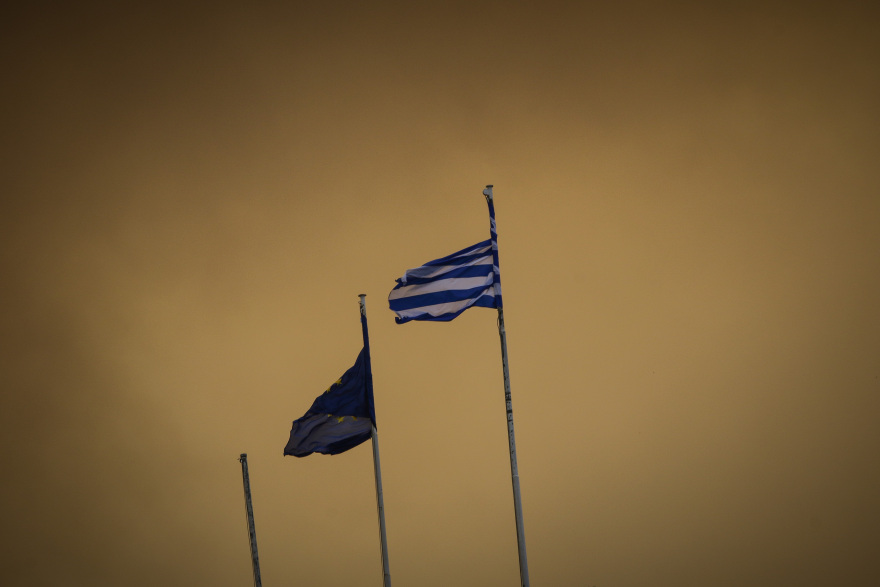 Φωτογραφίες: Μεγάλη φωτιά στην Κινέτα - Οι καπνοί σκέπασαν ακόμη και την Ακρόπολη