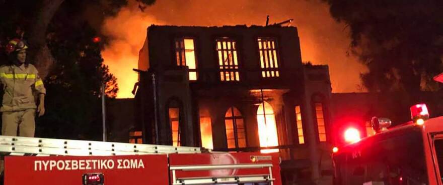 Χανιά: Πυρκαγιά κατέστρεψε ολοσχερώς το Πολεμικό Μουσείο