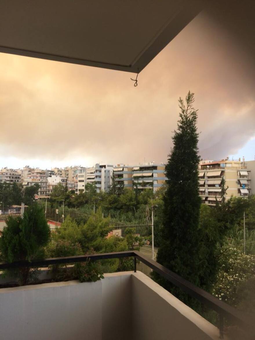 Φωτογραφίες: Μεγάλη φωτιά στην Κινέτα - Οι καπνοί σκέπασαν ακόμη και την Ακρόπολη