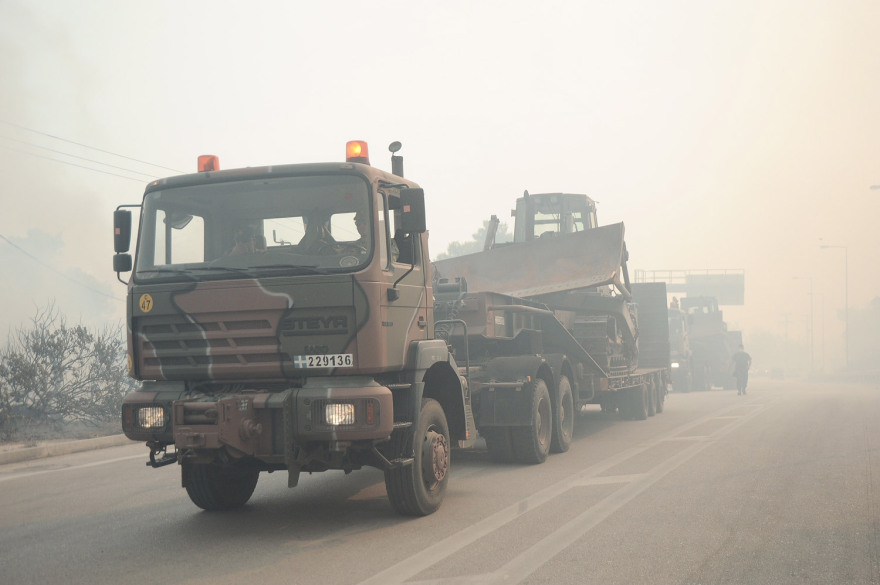 Κινέτα: Κόλαση φωτιάς - Εκκενώθηκαν τρεις οικισμοί