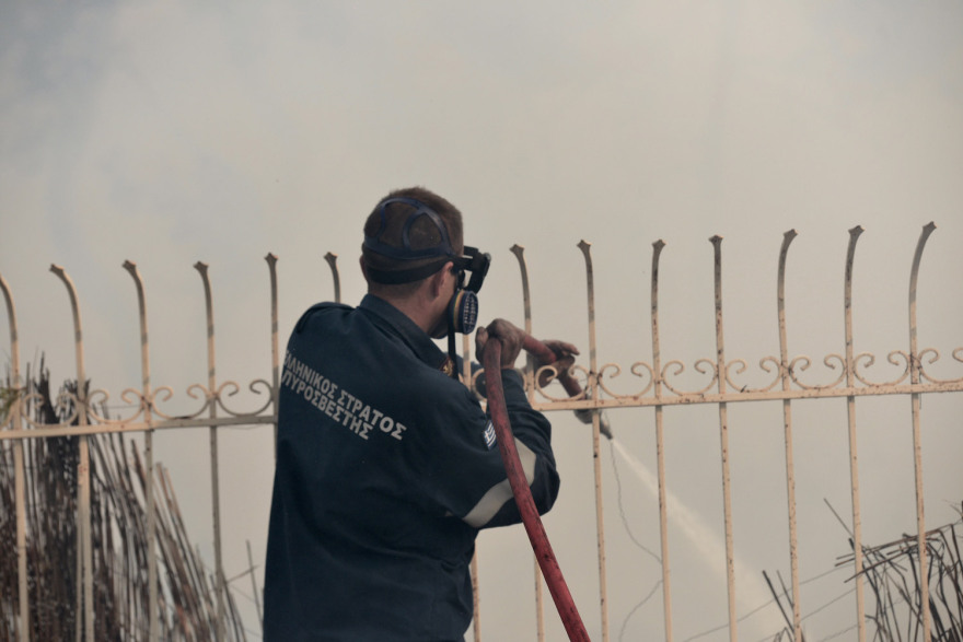 Κινέτα: Κόλαση φωτιάς - Εκκενώθηκαν τρεις οικισμοί