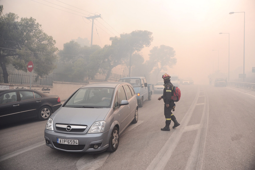 Κινέτα: Κόλαση φωτιάς - Εκκενώθηκαν τρεις οικισμοί