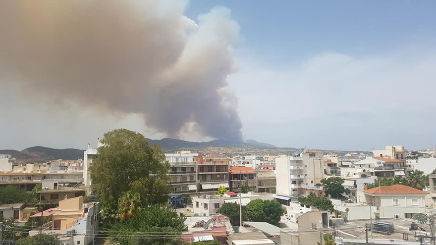 Κινέτα: Κόλαση φωτιάς - Εκκενώθηκαν τρεις οικισμοί