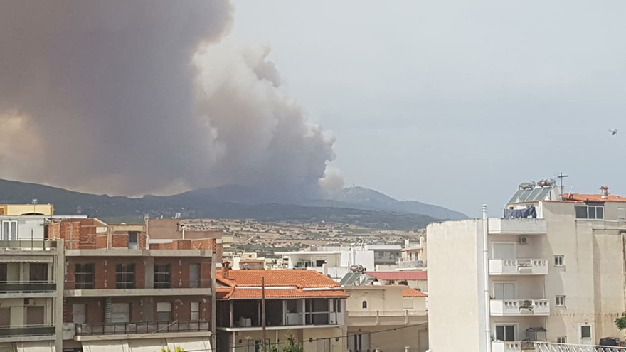 Κινέτα: Κόλαση φωτιάς - Εκκενώθηκαν τρεις οικισμοί