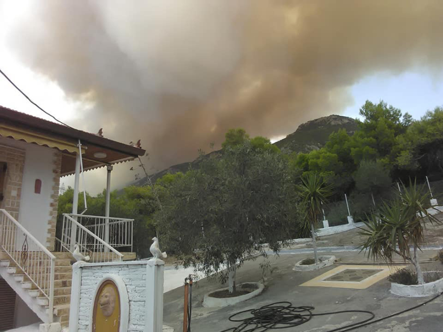 Κινέτα: Κόλαση φωτιάς - Εκκενώθηκαν τρεις οικισμοί