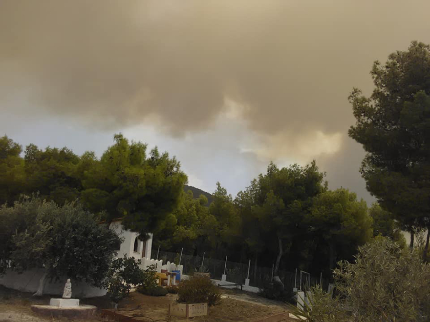 Κινέτα: Κόλαση φωτιάς - Εκκενώθηκαν τρεις οικισμοί