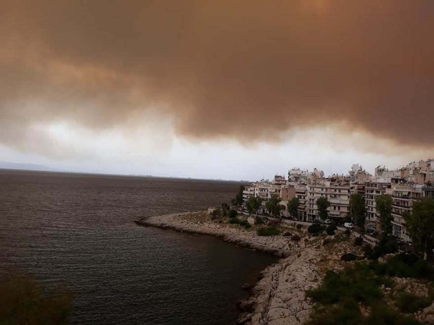 Κινέτα: Κόλαση φωτιάς - Εκκενώθηκαν τρεις οικισμοί