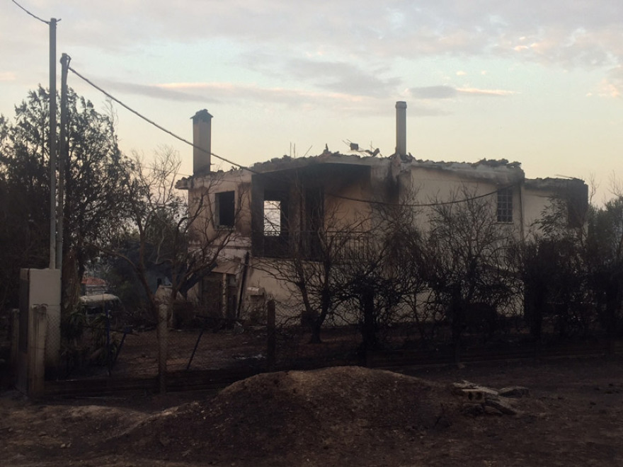 Πεντέλη: Απελπισία και οργή στ' αποκαϊδια 