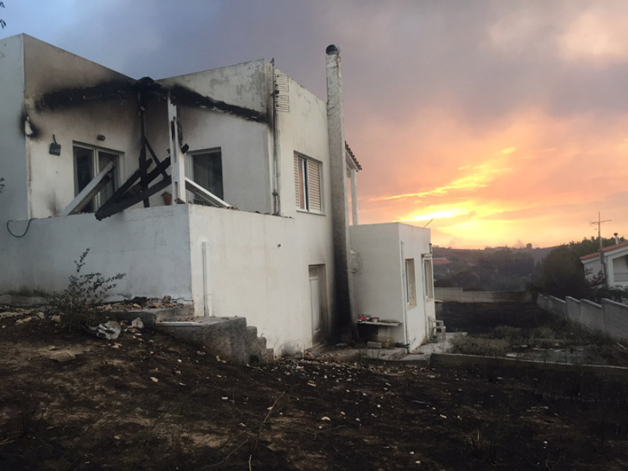 Πεντέλη: Απελπισία και οργή στ' αποκαϊδια 