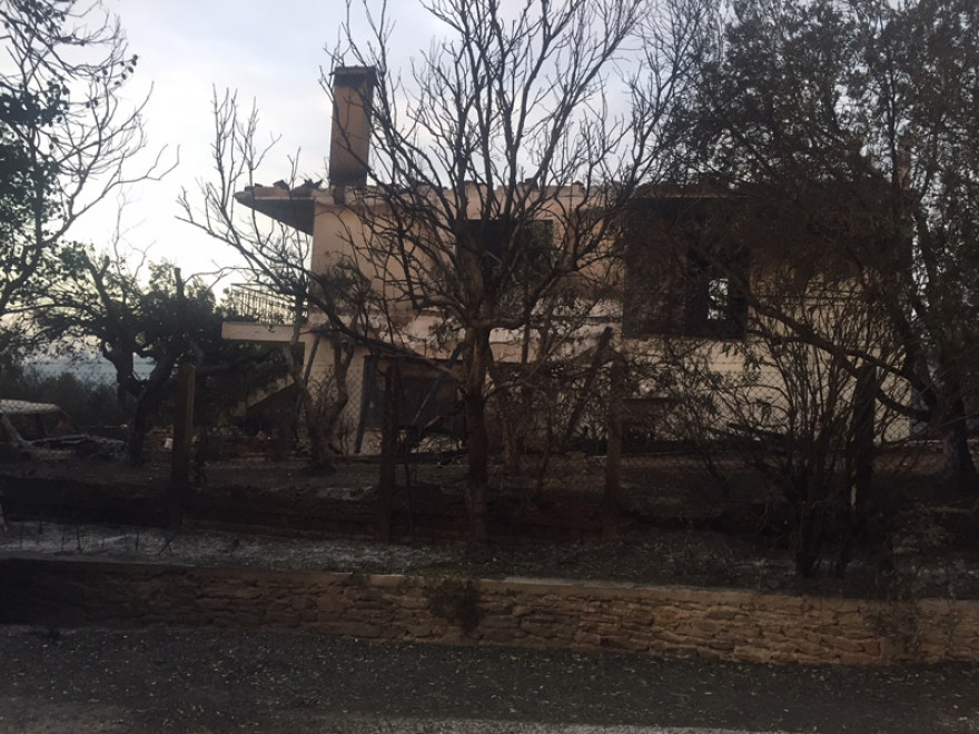 Πεντέλη: Απελπισία και οργή στ' αποκαϊδια 