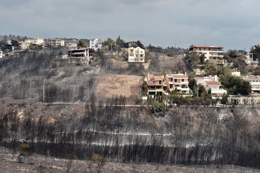 Εικόνα Αποκάλυψης: Κάηκαν αγκαλιά με τα παιδιά τους στην Αργυρή Ακτή