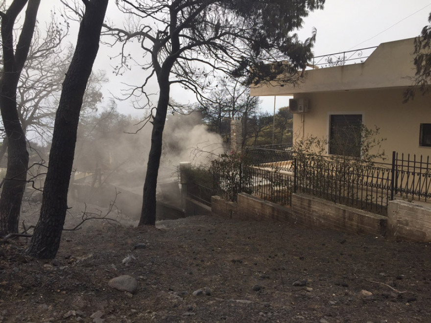 Φωτιά στην Κινέτα: Εικόνες βιβλικής καταστροφής και συγκλονιστικές μαρτυρίες για τον πύρινο εφιάλτη