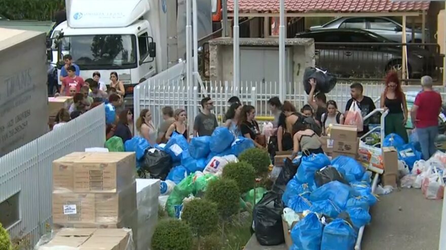 Τεράστιο κύμα αλληλεγγύης στους πυρόπληκτους: Συγκλονισμένοι οι πολίτες, προσφέρουν ό,τι έχουν