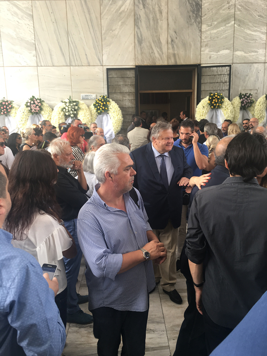 Το τελευταίο αντίο στον Μάνο Ελευθερίου