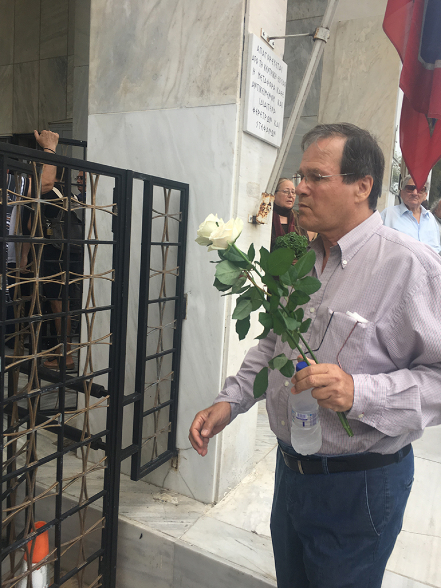 Το τελευταίο αντίο στον Μάνο Ελευθερίου