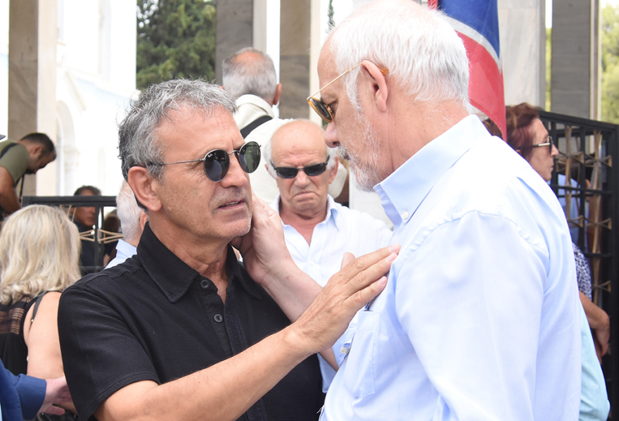 Το τελευταίο αντίο στον Μάνο Ελευθερίου