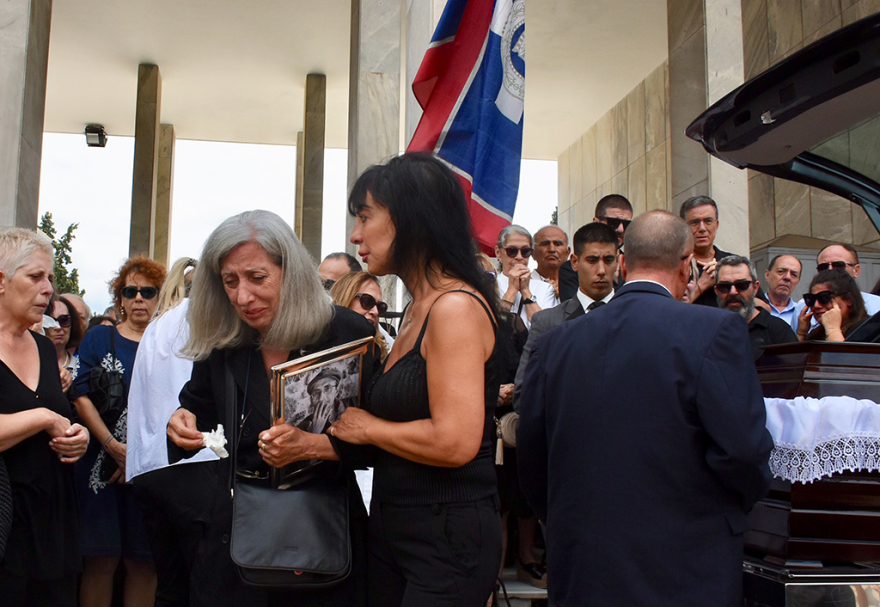 Το τελευταίο αντίο στον Μάνο Ελευθερίου