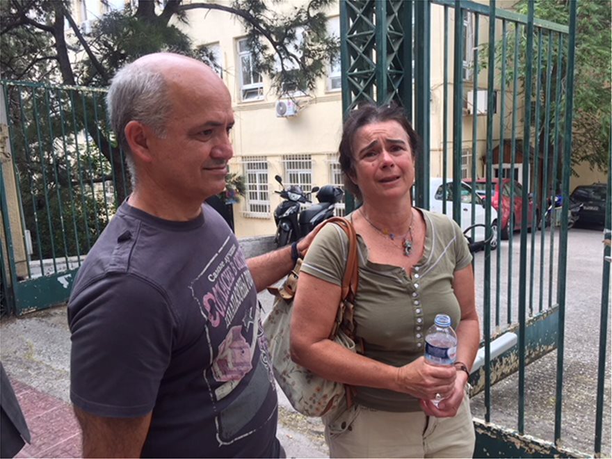 Νεκροτομείο Αθηνών: Δραματικές στιγμές για τους συγγενείς των νεκρών από τη φωτιά στο Μάτι 