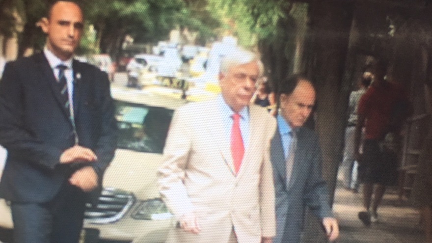 Παυλόπουλος και Πολάκης στον Ευαγγελισμό - Επισκέφθηκαν τραυματίες από τις φωτιές