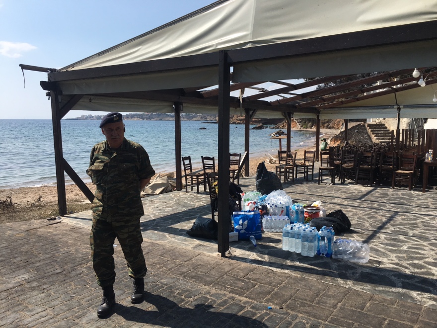 Φωτογραφίες: Τανιμανίδης και Μπόμπα στο πλευρό των πληγέντων στο Κόκκινο Λιμανάκι