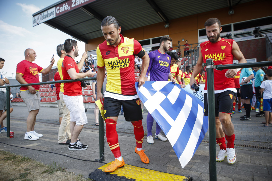 Φωτογραφίες: Με πανό στήριξης στην Ελλάδα οι Τούρκοι της Γκέζτεπε στο φιλικό με τον Ολυμπιακό