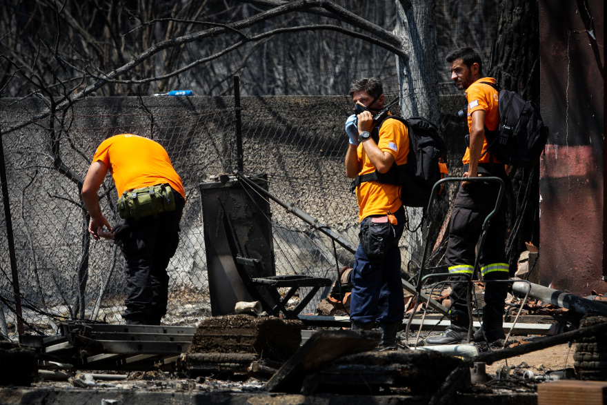 Ειδικό κλιμάκιο συνεχίζει την αναζήτηση των διδύμων κοριτσιών στο Μάτι