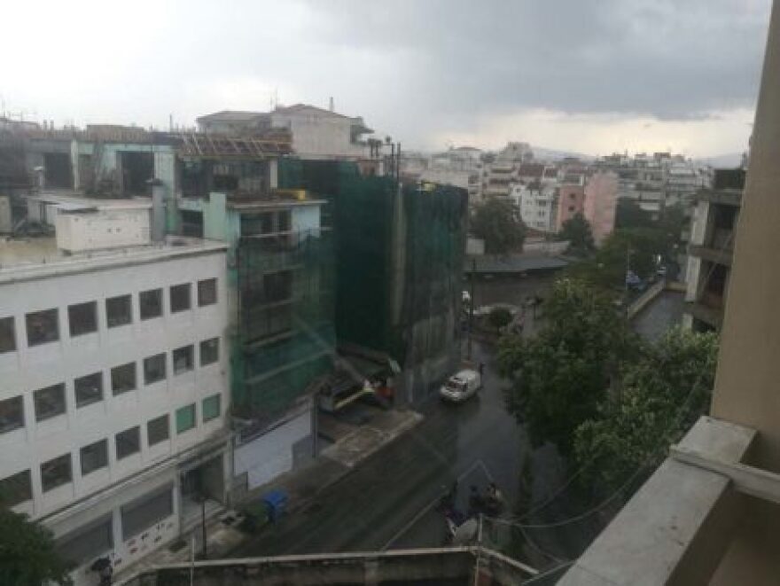 Στο «μάτι» της κακοκαιρίας η Θεσσαλία: Μπουρίνι στη Λάρισα - Χαλάζι στην Καλαμπάκα 