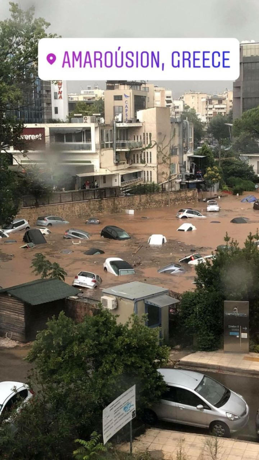 Πλημμύρες στην Αττική: Συγκλονιστικές εικόνες - Απεγκλώβισαν οδηγούς από αυτοκίνητα