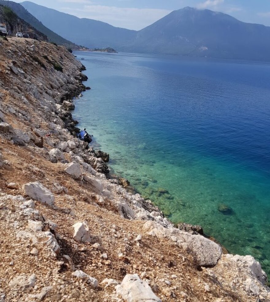 Τραγωδία στον Μύτικα: Νεκρός 18χρονος έπειτα από πτώση του αυτοκινήτου του στην θάλασσα