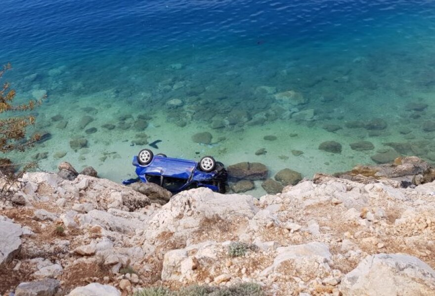 Τραγωδία στον Μύτικα: Νεκρός 18χρονος έπειτα από πτώση του αυτοκινήτου του στην θάλασσα