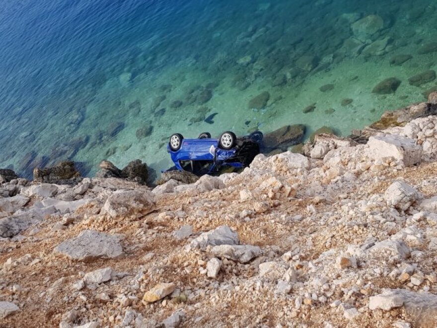 Τραγωδία στον Μύτικα: Νεκρός 18χρονος έπειτα από πτώση του αυτοκινήτου του στην θάλασσα